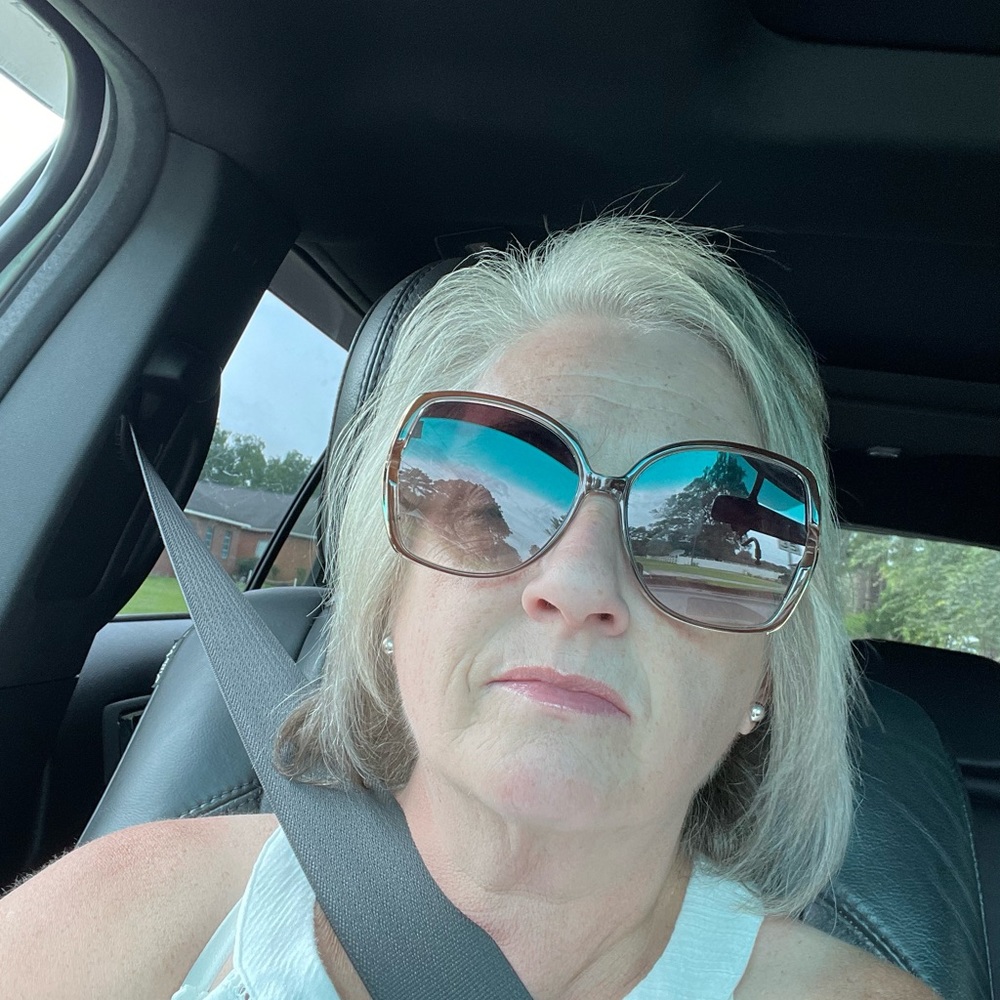 Meet your Posher, Rhonda